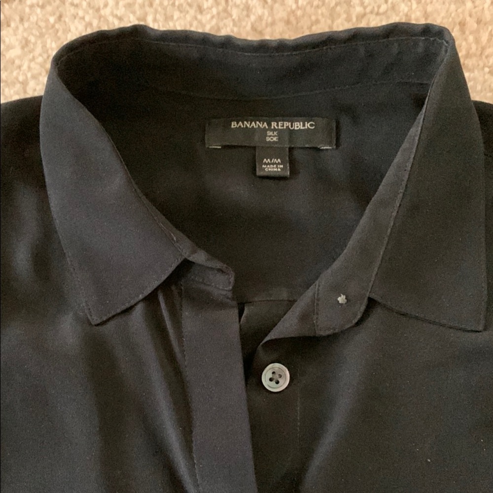 Banana Republic 100% silk Black flowy Button-Up Shirt